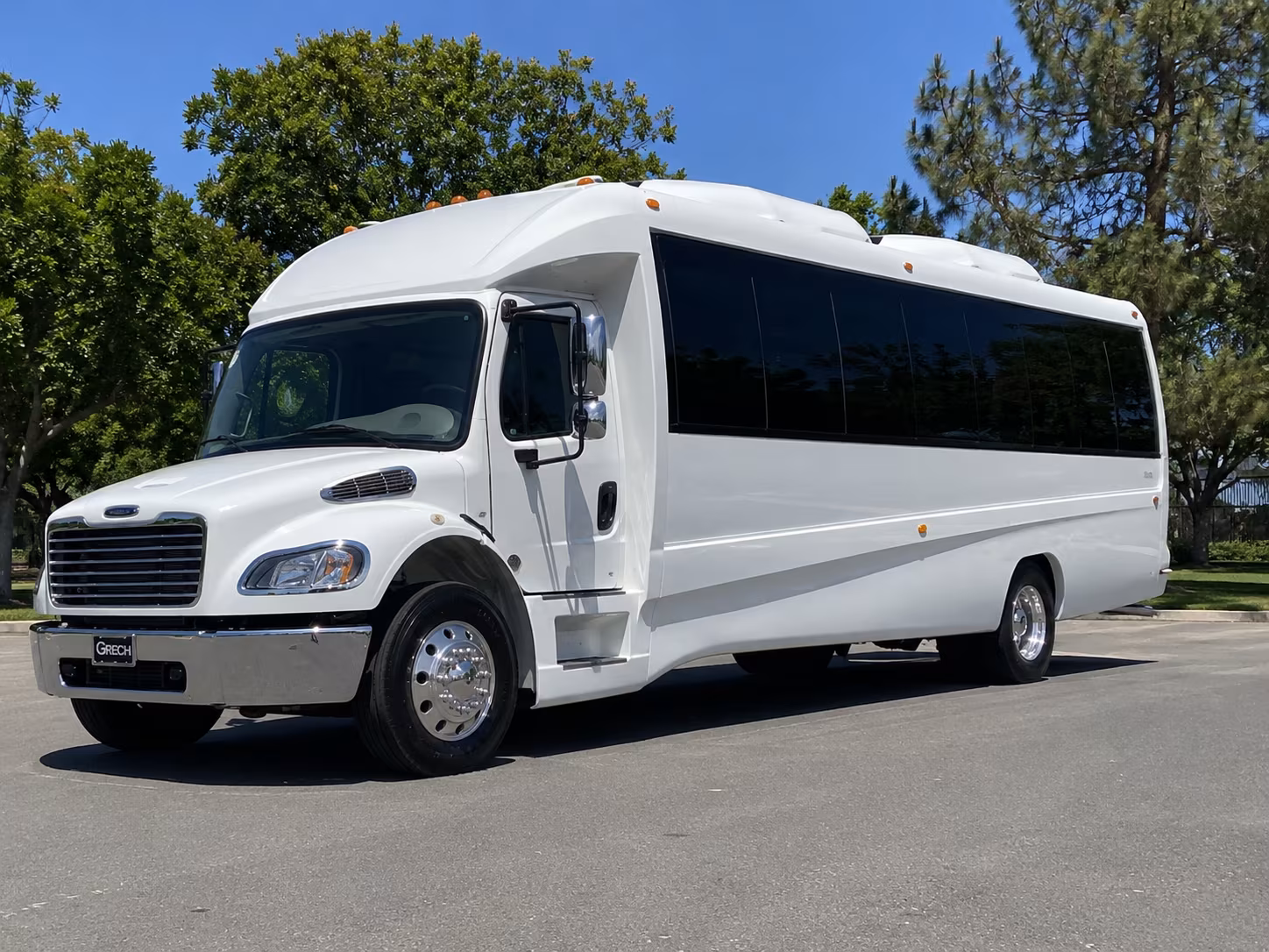 group bus rentals for usc ucla and college game days from santa clarita