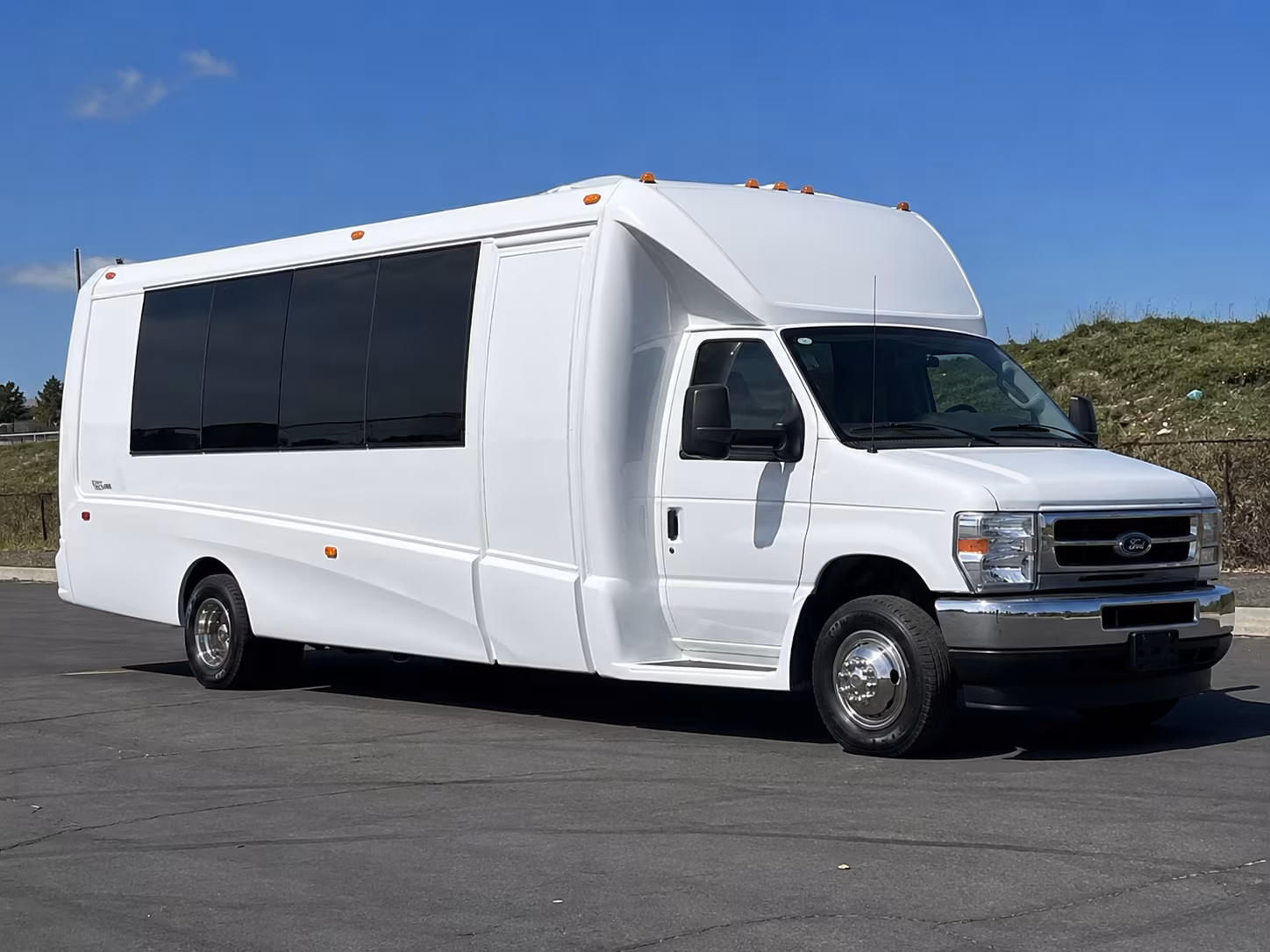 hotel to airport shuttle buses for santa clarita convention groups